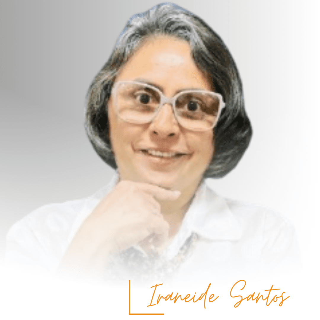 Foto com fundo cinza, Iraneide Santos com a mão no queixo, usa óculos e veste blusa branca. fundadora da marca Objetivo Magra,